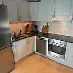 Moderne Og Sentrumsnaer Leilighet