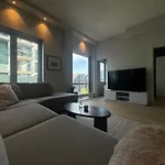 Moderne Og Sentrumsnaer Leilighet